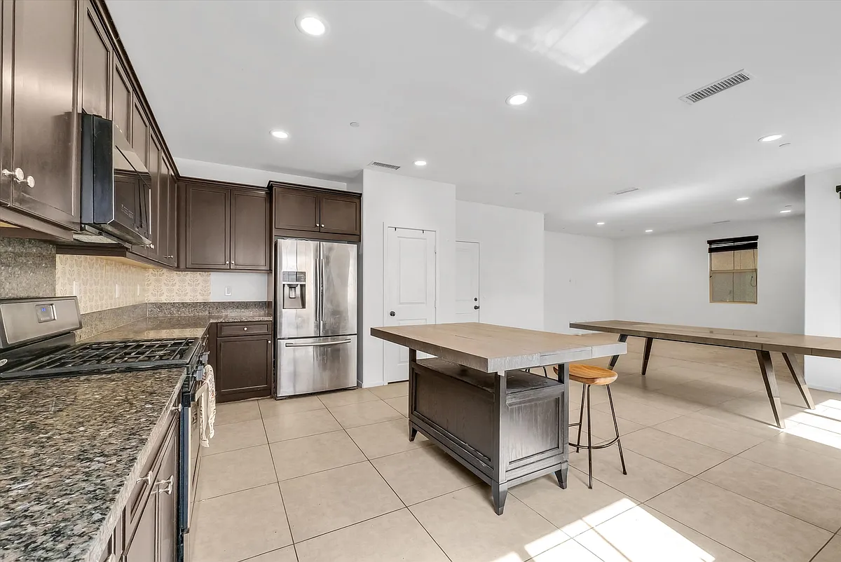 Building Photo - 3849 S Oakville Ave