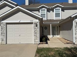 1325 NW Hidden Ridge Cir, Blue Springs, MO 64015