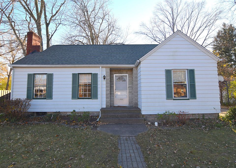Cute ranch with 2 car garage centrally located in town.  This home boasts beautiful oak floors, wood burning fireplace and a brand new roof.  Fenced in backyard for all your needs. 