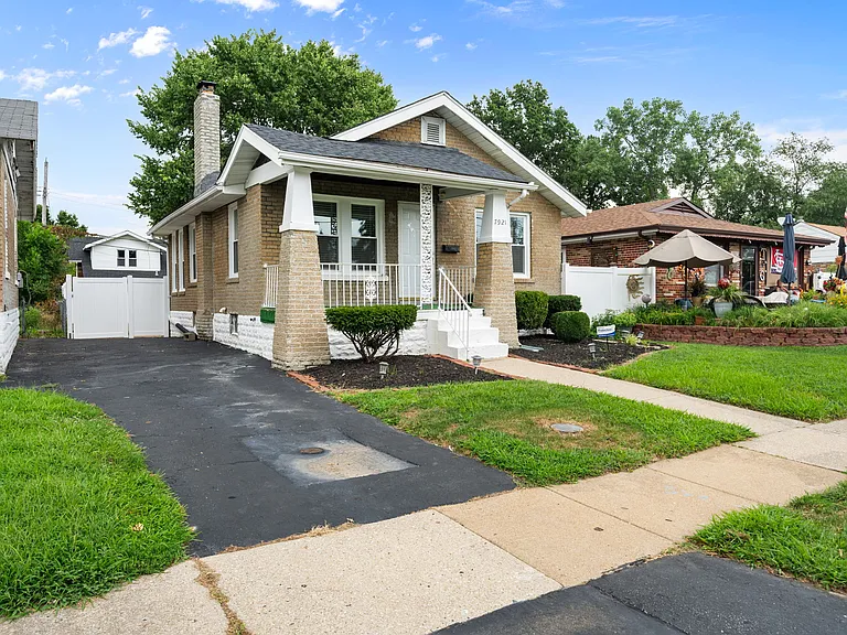 7921 W Bruno Ave — Photo 25