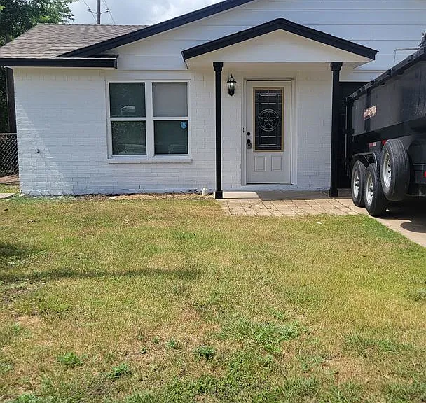 1402 Miranda Ave — Photo 1