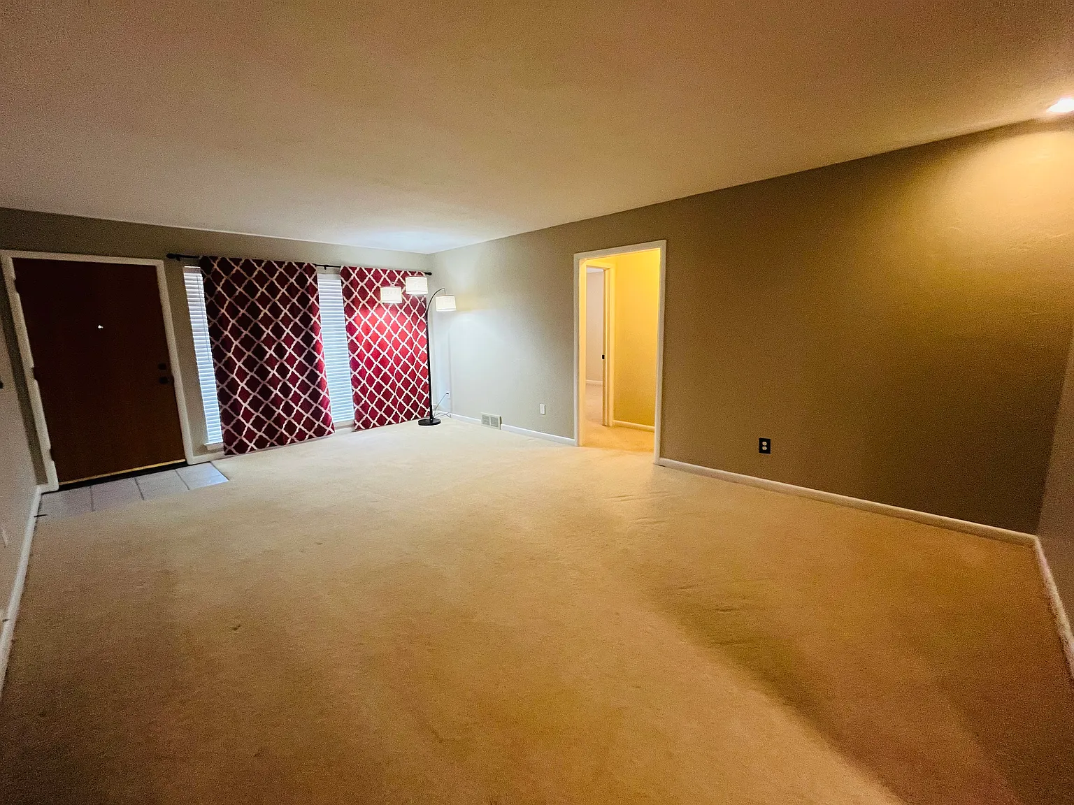 3 bed, 1.5 bath, 1273 sqft, $1,425 — Photo 4