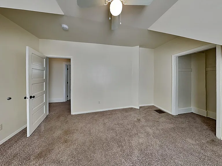 914 E Indiana Ave — Photo 19