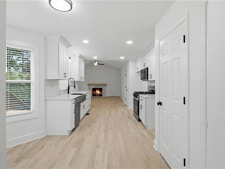 230 Pinebridge Ct — Photo 8