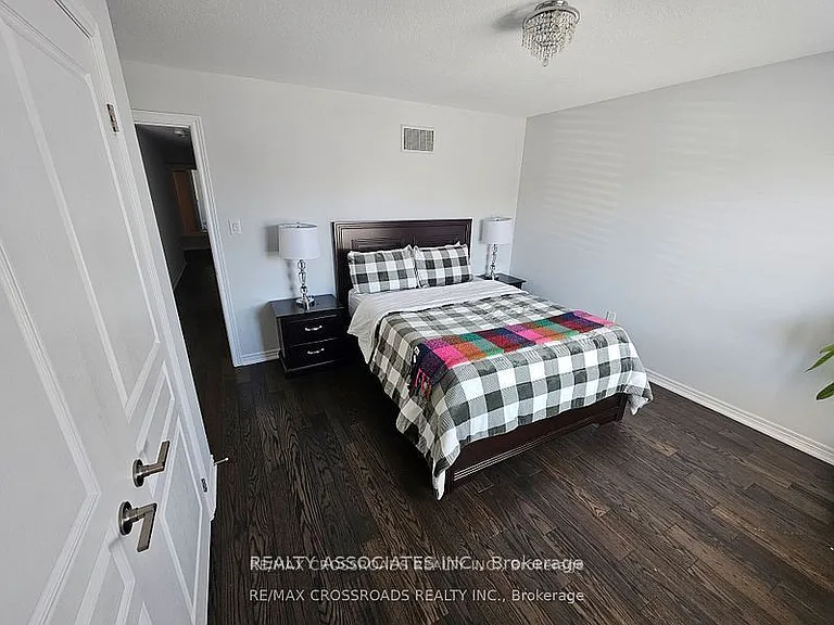 35 Cutts Cres — Photo 17