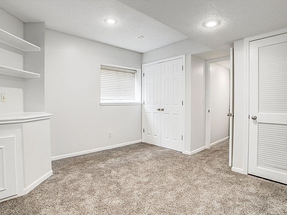 5th image of 144 NE Hidden Meadow Ln