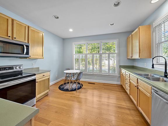 5th image of 203 Bluefield Rd