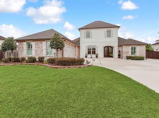 121 Lavender Ct, Belle Chasse, LA 70037