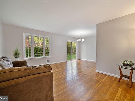3rd image of 14432 Brad Dr