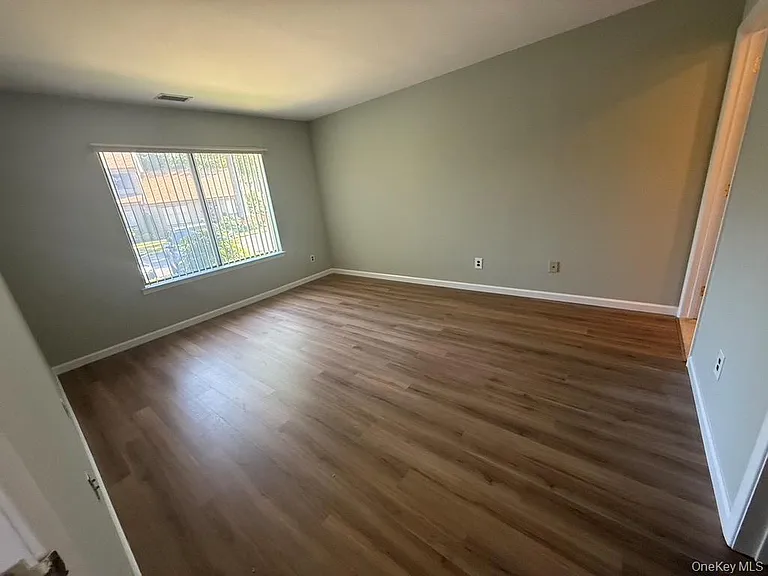 31 Stanford Ct — Photo 8