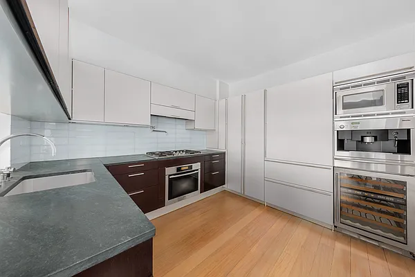 Sold by Corcoran | media 25