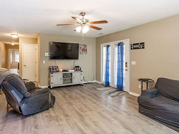 3rd image of 144 Oriole St