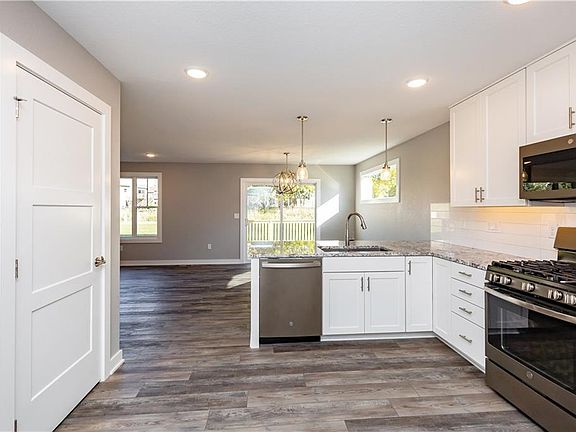 5th image of 1935 SE Waddell Way
