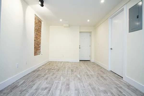 Rented by Nooklyn NYC LLC | media 12