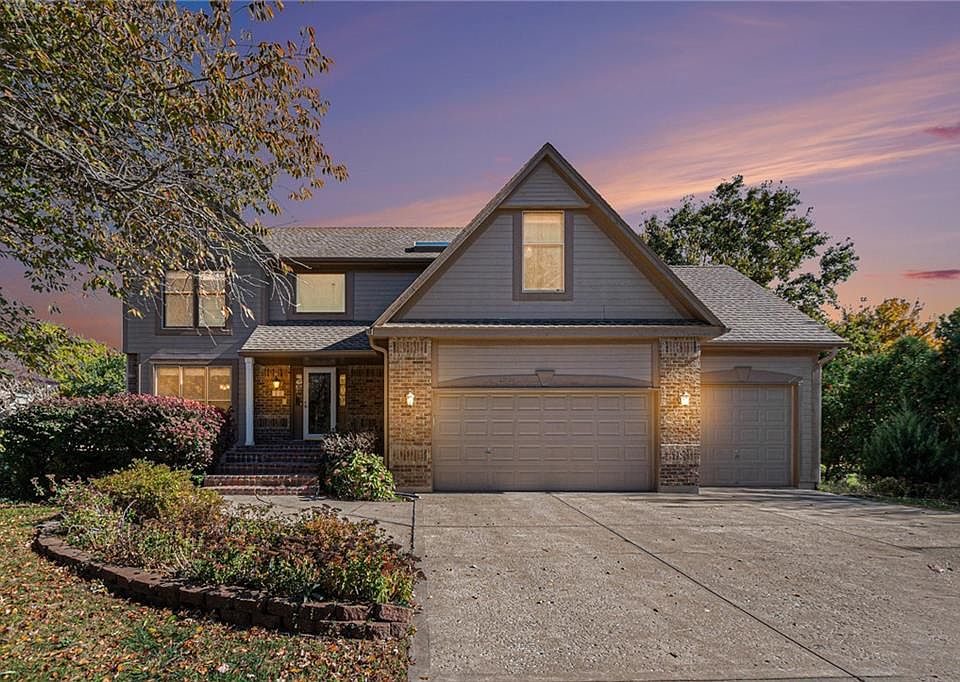 1st image of 505 SE Williamsburg Dr