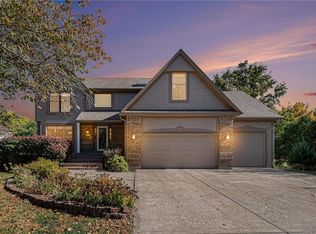 505 SE Williamsburg Dr, Lees Summit, MO 64063