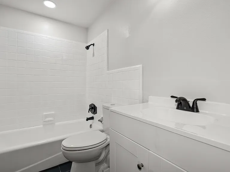 521 W Houston St #521 — Photo 5