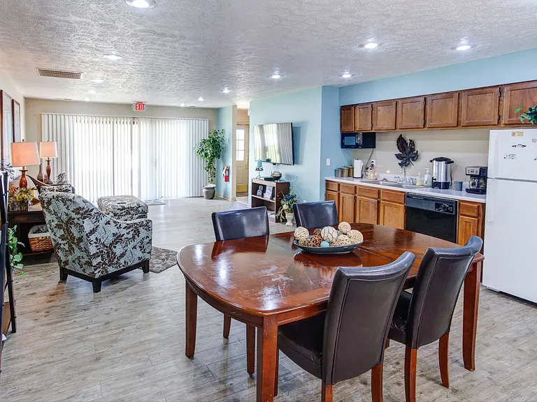 Springview Apartments — Photo 8