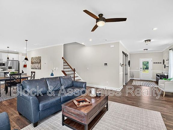 5th image of 236 Lily Oak Dr