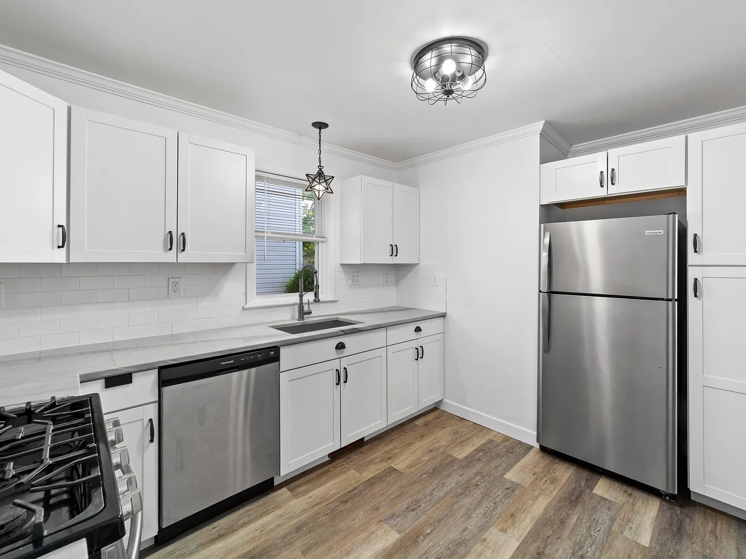 2 bed, 1000 sqft, $1,600 — Photo 2