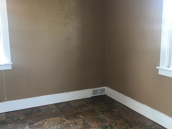 2nd level bedroom
