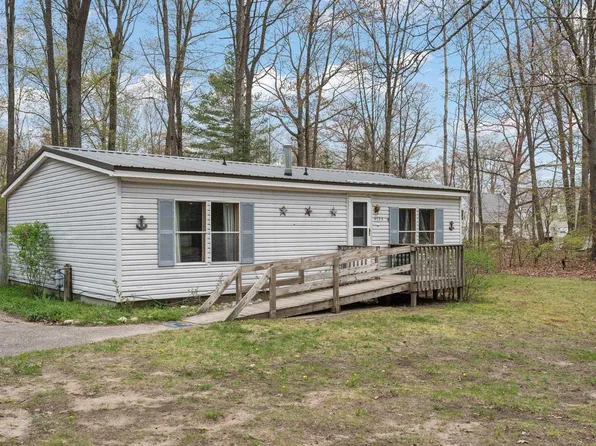4723 W Lake Mitchell Dr, Cadillac, MI 49601
