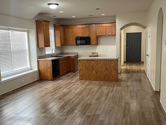 3rd image of 1316 Honeywood Ln