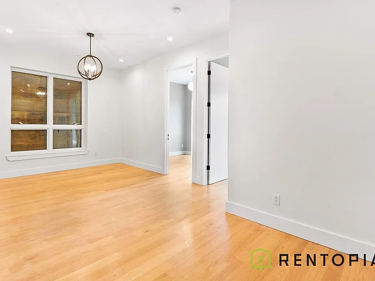 924 De Kalb Ave #401L — Photo 5