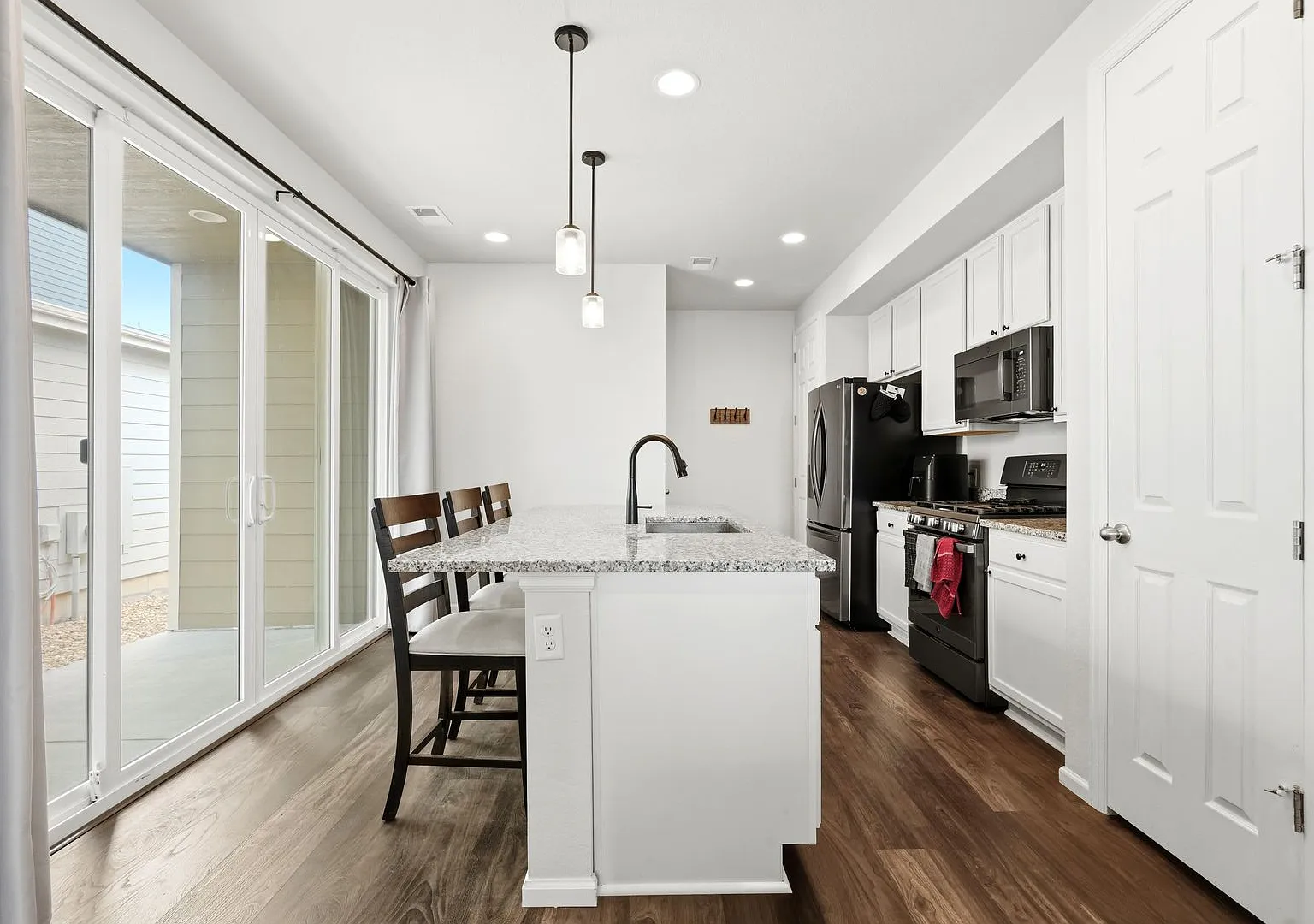 Beautiful Frederick Townhome with Two En-Suite Bedrooms & 2-Car Garage — Photo 2