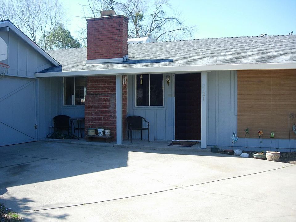 Front of home - showing roof