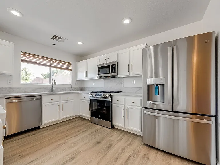 10429 Vinson Point Ave — Photo 16