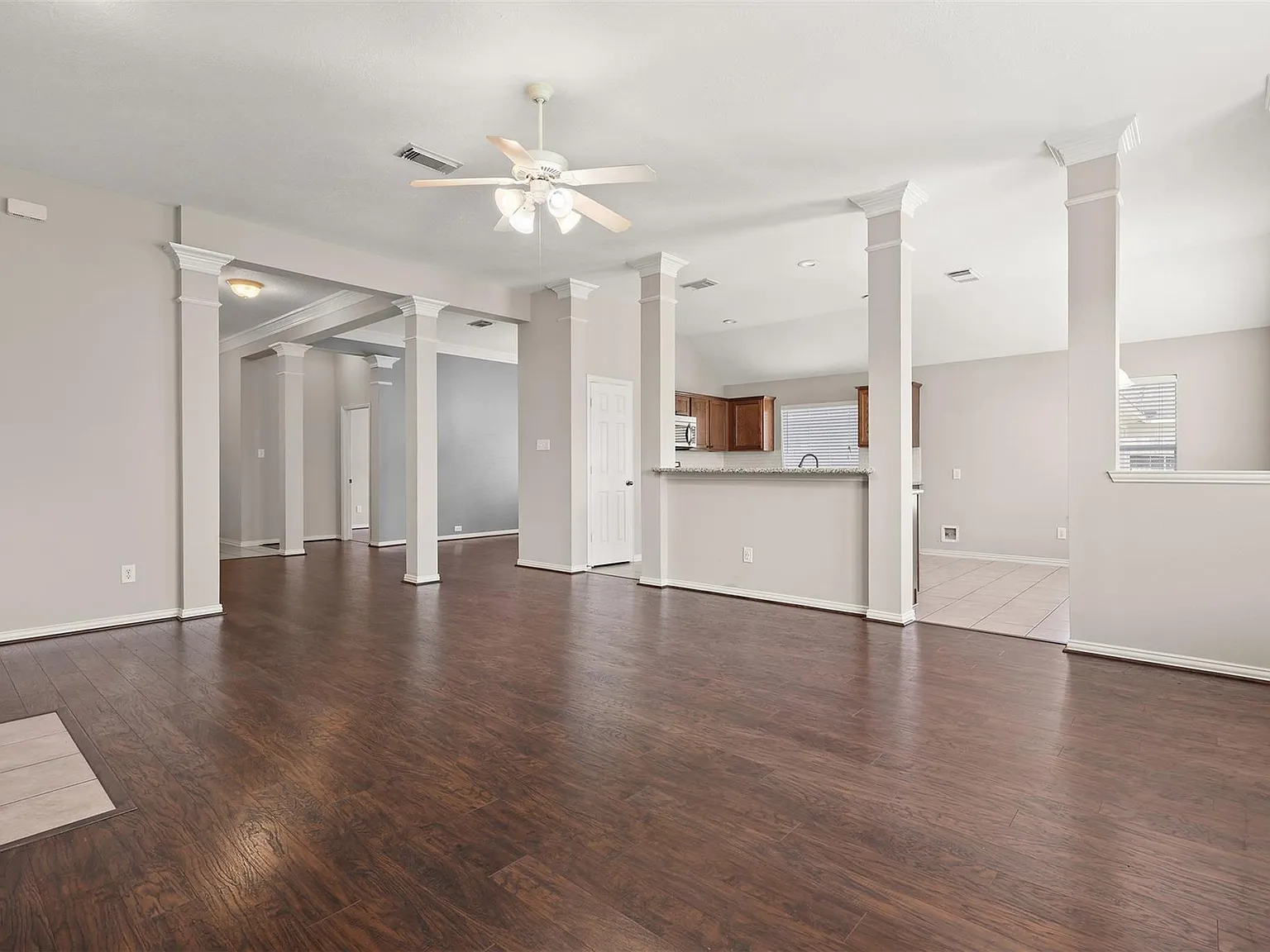 3 bed, 2.5 bath, 2132 sqft, $2,500 — Photo 3