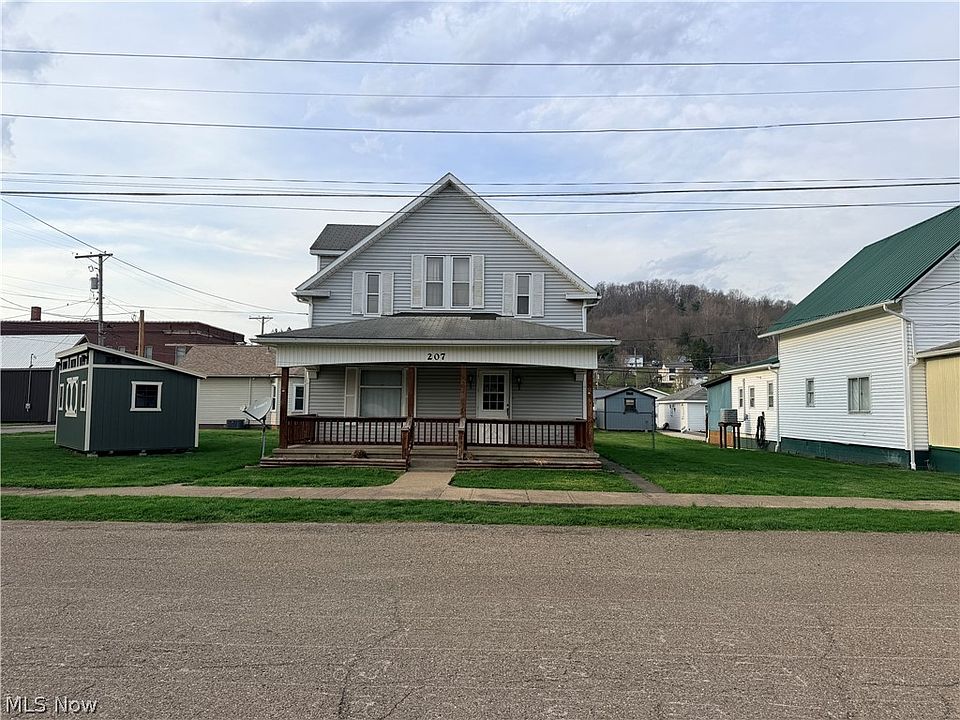 1st image of 207 Fair St