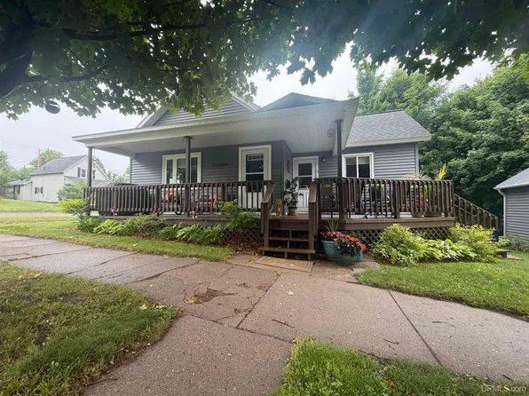 318 N McKenzie Ave, Negaunee, MI 49866