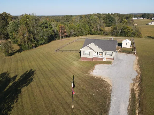 1193 Liberty Rd, Charlotte, TN 37036