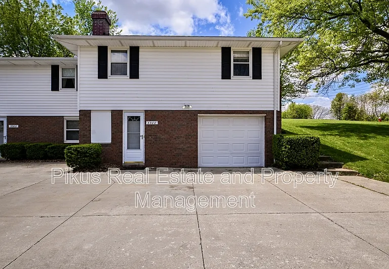 3300 Lake Center St NW — Photo 1