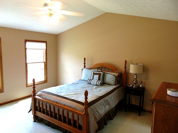 5th image of 689 W Sturbridge Dr