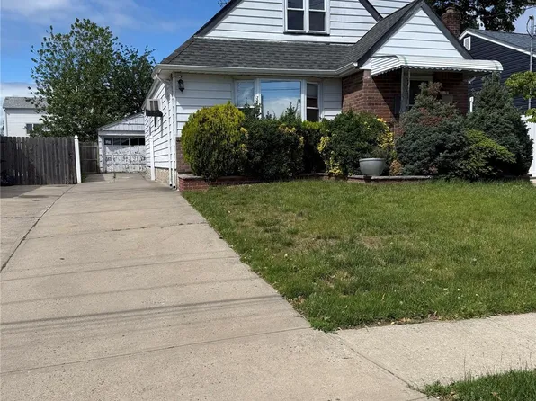 215 Brown Street, Valley Stream, NY 11580