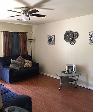 2nd image of 4722 Castle View Dr