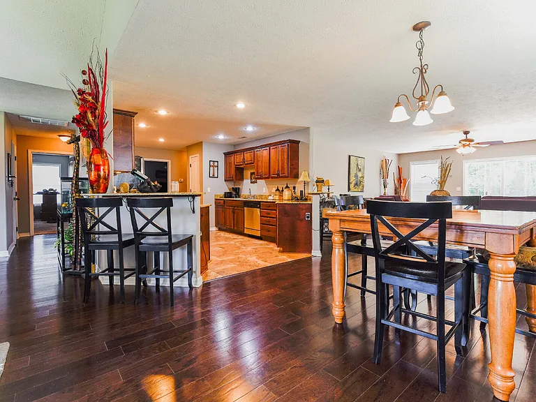 370 Southwoods Way — Photo 9