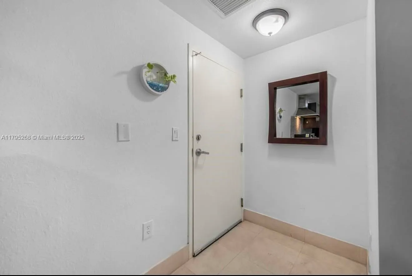 1 bed, 522 sqft, $2,100 — Photo 3