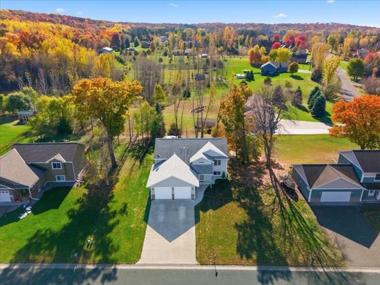 459 Roosevelt Dr, Dresser, WI 54009