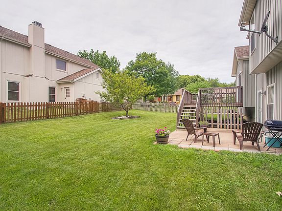 3rd image of 3901 NE Shady Lane Dr