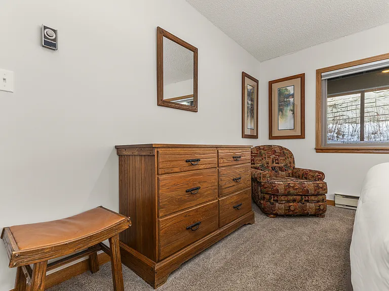 Bedroom 2 | Queen Bed
