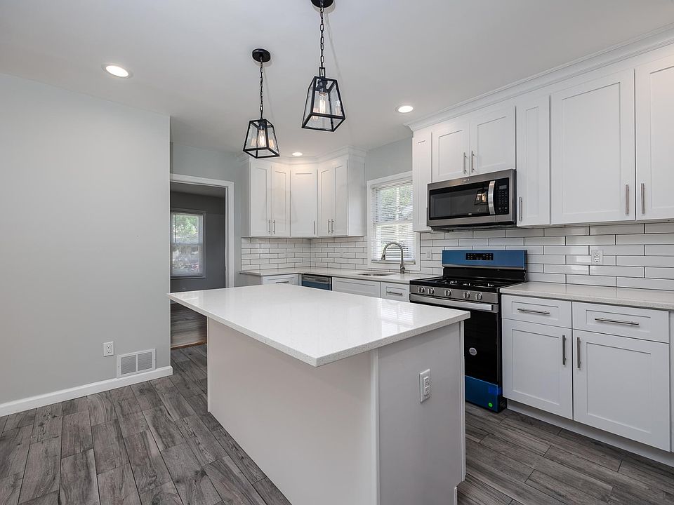 1st image of 81 Lynbrook Ave Floor 1