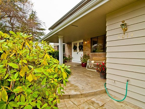 Charming New Welcoming Entry