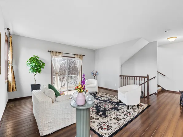 9580 Madison Dr APT 4, Chanhassen, MN 55317