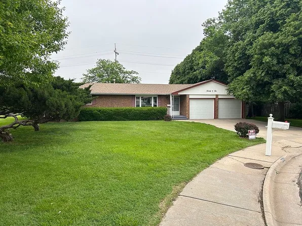 2002 Juniper Ln, Garden City, KS 67846