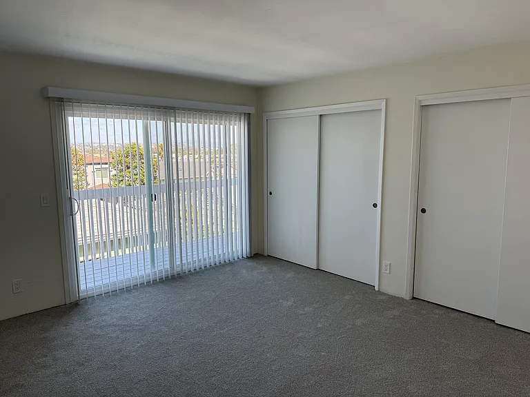 4339 Mentone St — Photo 7