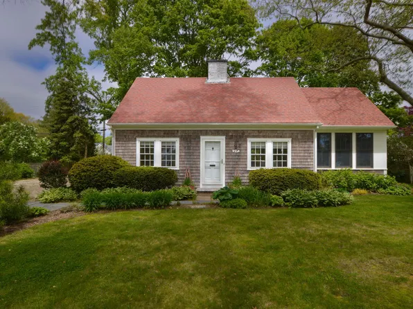 46 Pin Oak Way, Falmouth, MA 02540